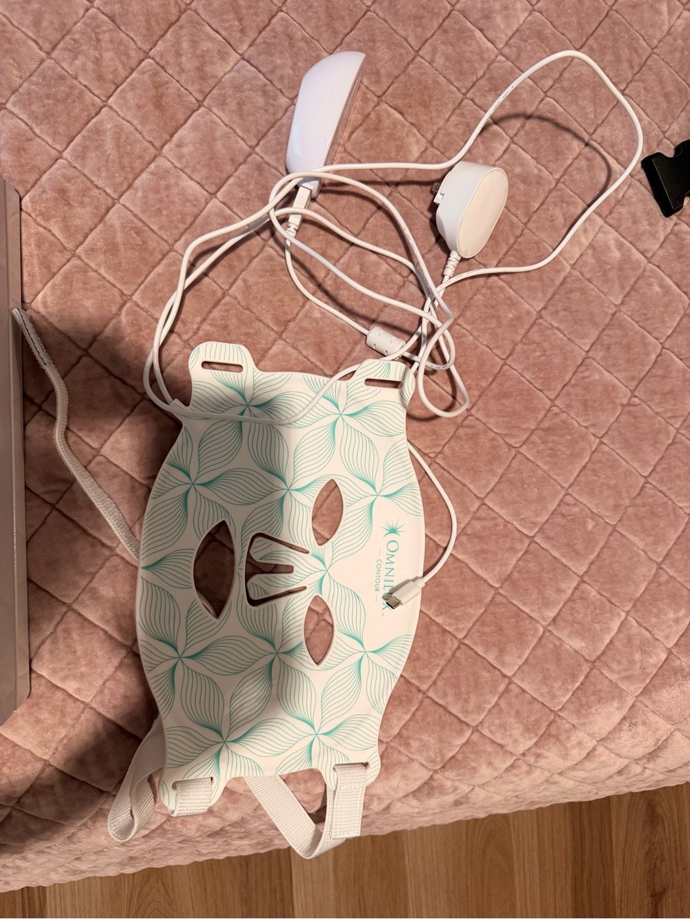 Omnilux Contour Face LED Therapy Mask - Cream/White - Picture 2 of 3